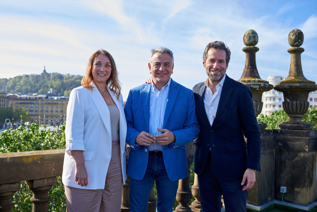 “El cambio no llegará con los mismos al frente del Gobierno vasco”