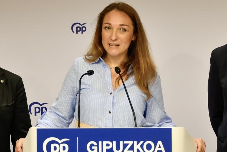 Larrea (PP) propone incorporar psicólogos y enfermeros en los centros educativos.